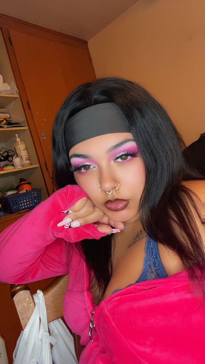 rober38647's tweet photo. Your girl is back at it again yall know what to do!! https://t.co/rwLg95ixau