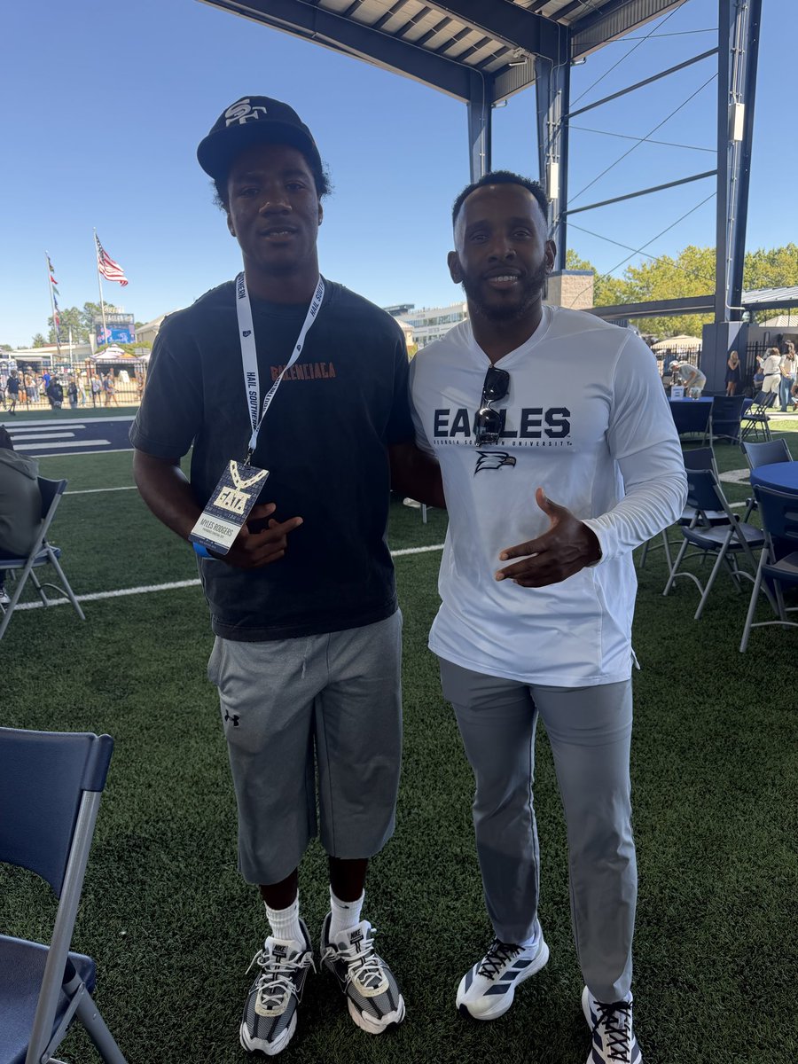 MylesRodgers_4's tweet photo. Great visit to @GSAthletics_FB. Loved the atmosphere, the team, and the energy from the coaching staff. Thank you @CoachBeaurem @CoachSafford for the experience and the opportunity to learn more about the program. https://t.co/NUDiz5ddzk