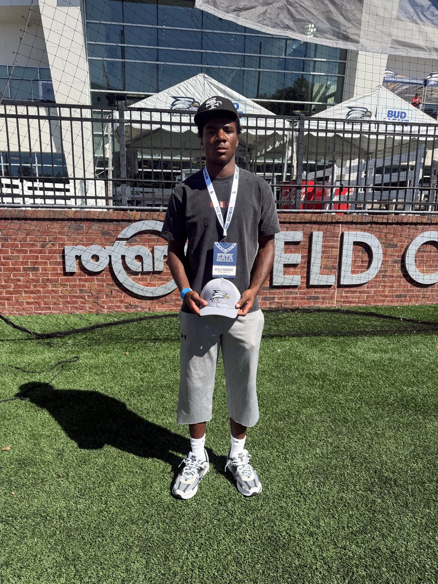 MylesRodgers_4's tweet photo. Great visit to @GSAthletics_FB. Loved the atmosphere, the team, and the energy from the coaching staff. Thank you @CoachBeaurem @CoachSafford for the experience and the opportunity to learn more about the program. https://t.co/NUDiz5ddzk