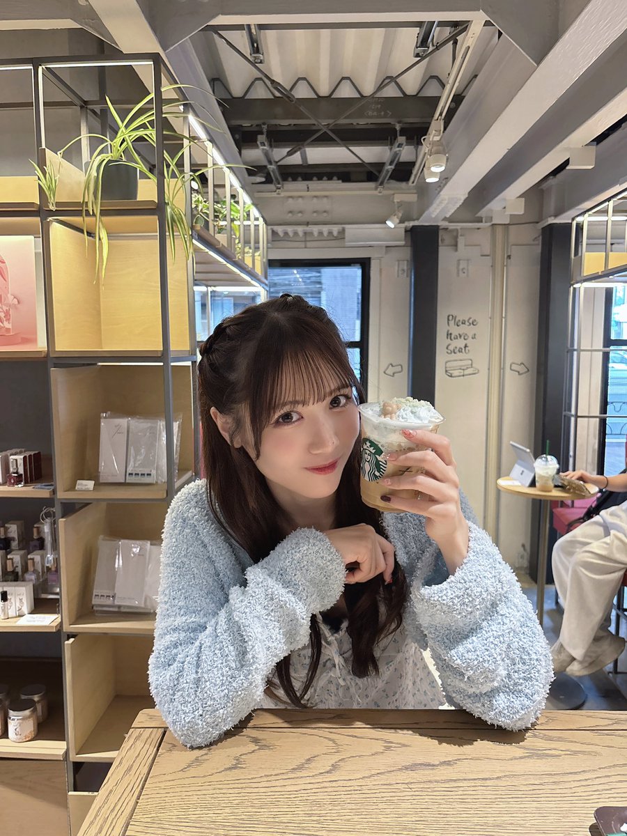 amefura_yuduki's tweet photo. おはよ〜☀️⋆˙⟡

本当に申し訳案件なのですが....
『10月3日(土)19:30〰️』のWithLIVEが
今日20:00〰️販売開始となります!!

前日に告知書き忘れて本当に申し訳ない🥲
急にはなってしまいますがいつも早めに売り切れちゃう枠を少し多めにしてみましたので良かったらぜひゲットしてくださいっ🎟💭 ̖́-

1年前のゆづちゃんを添えて🧸🩵ྀི
また夜告知するねん🎶ྀི