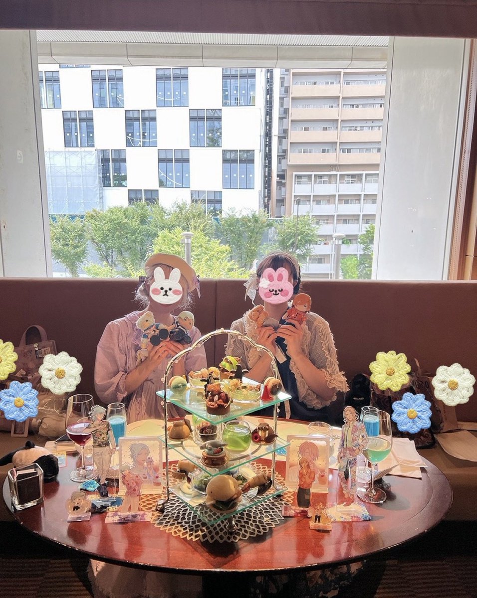 noaaaapi's tweet photo. 昨日はうささんと鳥羽水コラボアフヌンに行ってきました🦦🦦💜🧡
好きなものが同じなのでお話ししていてとってもとっても楽しかった😭 https://t.co/ptBlG8AJOl