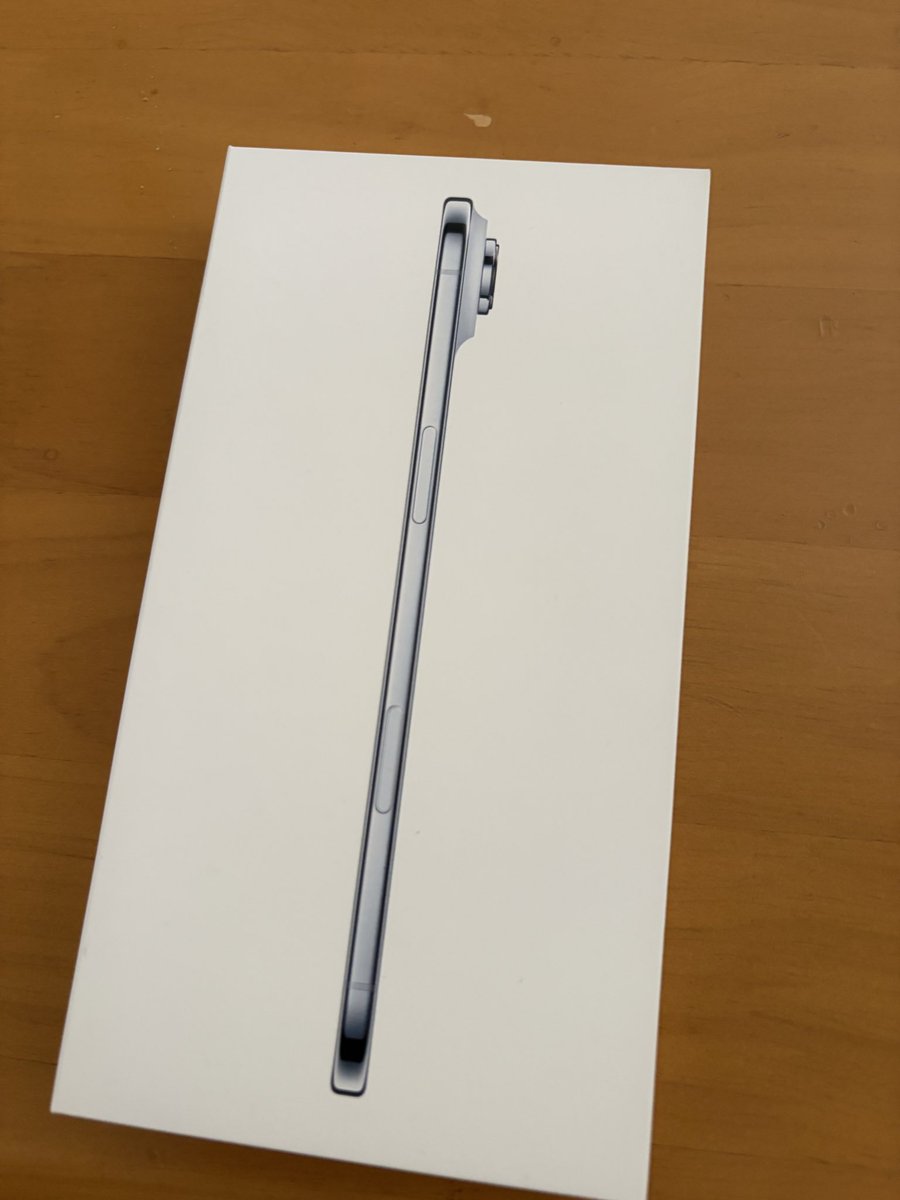 RX7FD3Shim's tweet photo. iPhone 18シリーズでてるけど、
あえてAIRを、買った👍

最高にいい👍😎 https://t.co/LjcpyP6Wgt