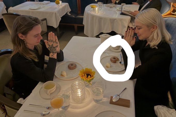 phayleybw's tweet photo. when you’re visiting a friend whose parents pray before eating and no one warned you https://t.co/oKltSgXlMm