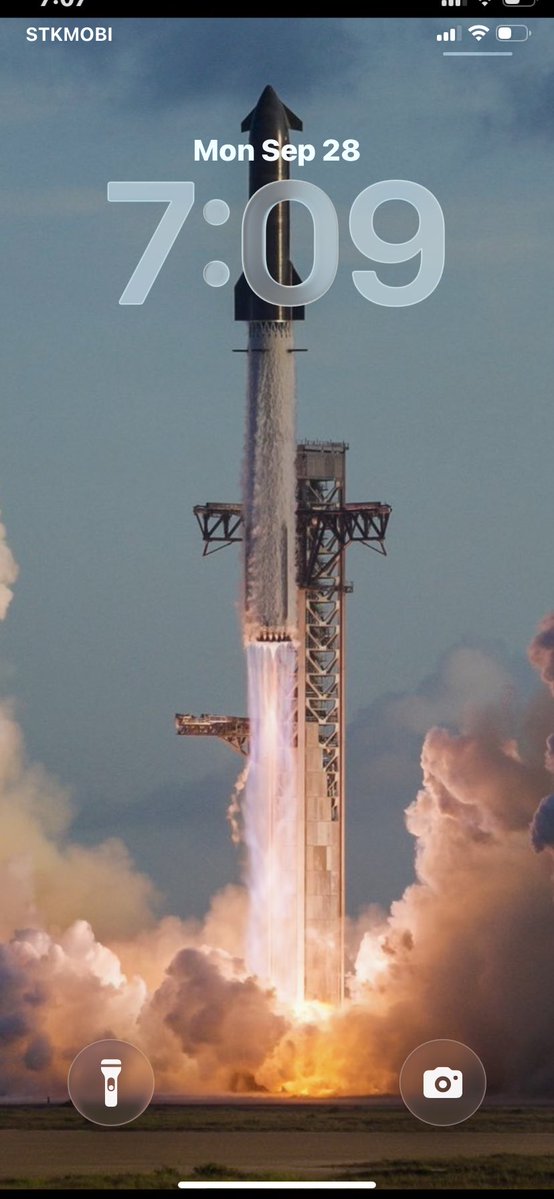 m_emmett's tweet photo. My Phones Screen Image!! @SpaceXAI Way to it, well done! https://t.co/OPQtwfDDdU