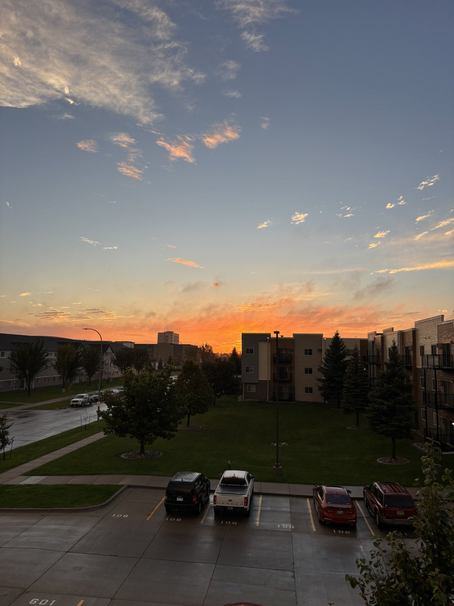 dribrats77's tweet photo. Good evening from my balcony https://t.co/btR1AcQNdW