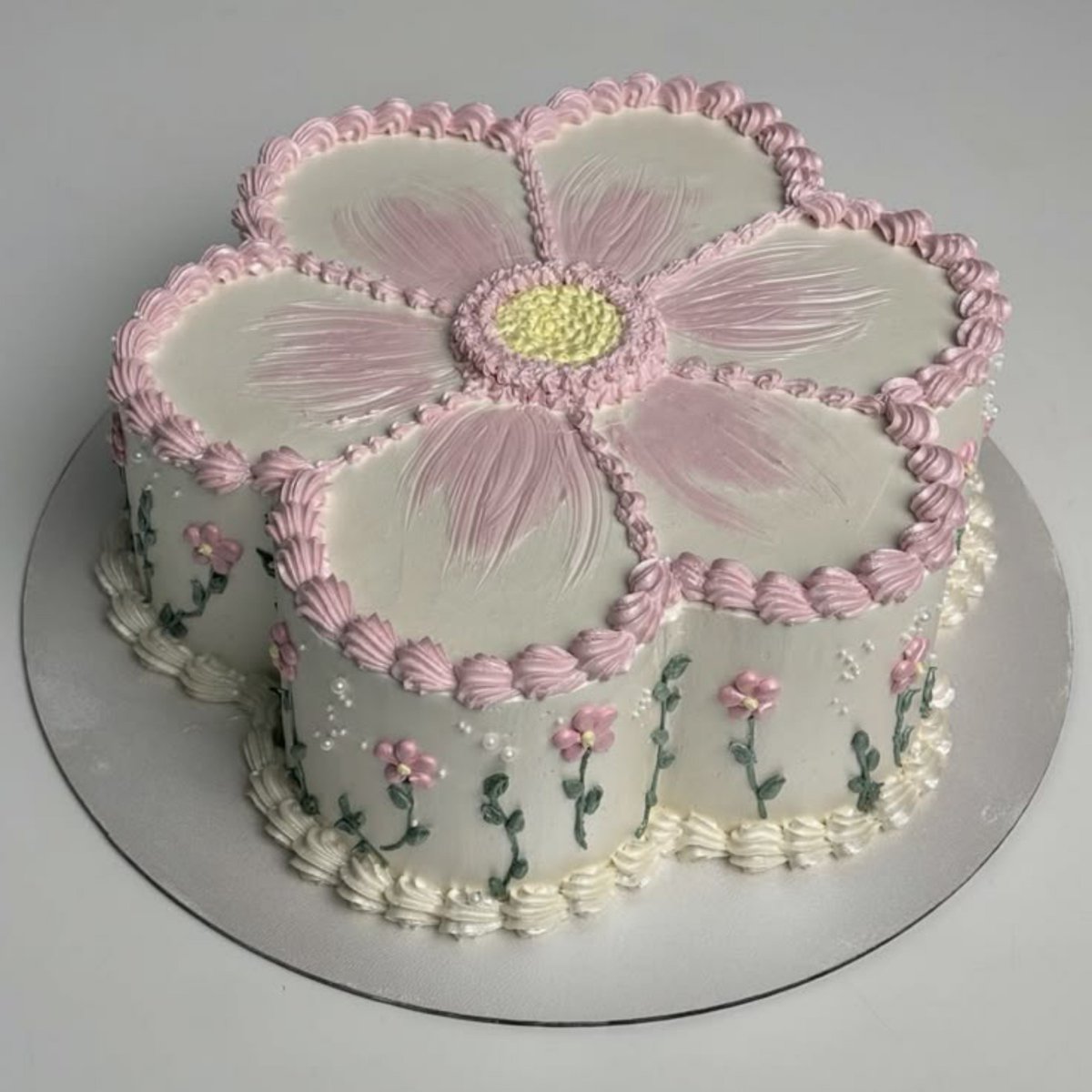 girlwhoblooms's tweet photo. flower cake https://t.co/Xp0lGbILH7