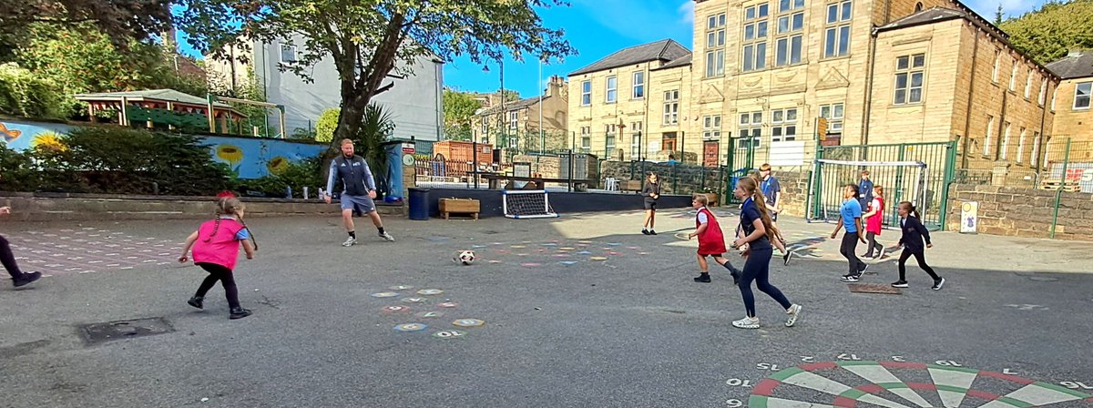 BirstallAcad13's tweet photo. Students @DofE_BBG made an excellent start to their volunteering placement. Xavier, Dexter &amp; Layla came to support the girls' after-school football club and made a super contribution. Well done Y9 volunteers. https://t.co/DVWpsMLIfb