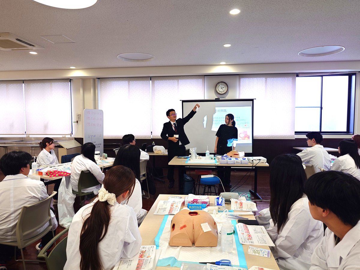 setsunan_pharm's tweet photo. 9月15日・16日、薬学部3年次「臨床コース」褥瘡ケアに関する実践的な演習を実施✨

「臨床コース」では、3年次という早期学年から医療現場を意識した実践的な学修を取り入れ、多職種と連携しながら治療に主体的に関わることのできる薬剤師育成を目指しており、特色ある臨床教育の一つとなっています💪 https://t.co/H7CoXvAUbj