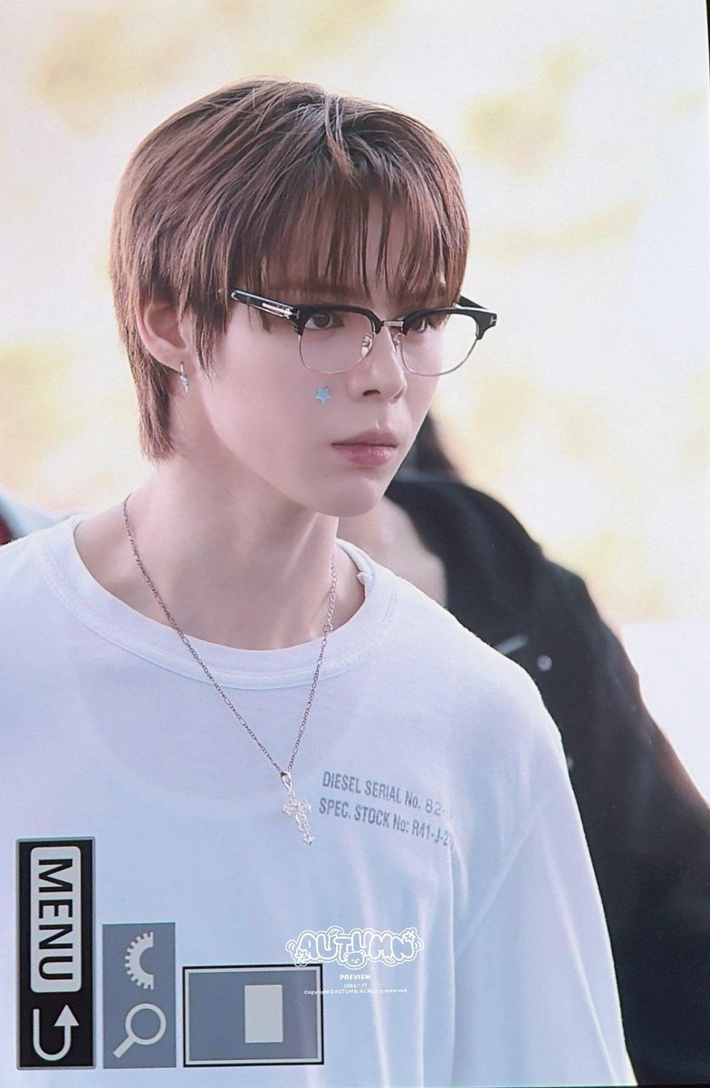 JJ_CRUMBS's tweet photo. The last time he was in this type of outfit, he was mad pissed. But the contrast to when he is happy is like turning off a switch 🤣🤣 I still wonder what pissed him off that day~ https://t.co/1IBkYeFPm7