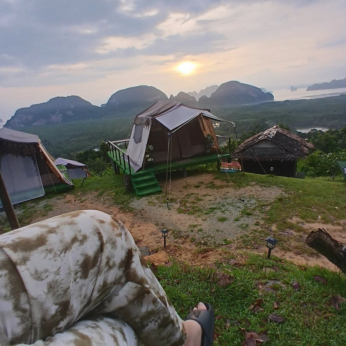 Emotion392572's tweet photo. มอนิ่ง เช้านี้ที่พังงา🏞🌄 #อ่าวโต๊ะหลี #เสม็ดนางชี #พังงา https://t.co/rKQcUpr3d8