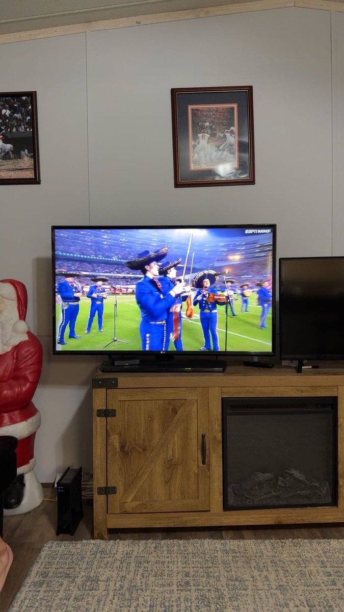 BrooksKoepkuck's tweet photo. a mariachi band playing the national anthem. what has this country come to #mnf #gulfofamerica https://t.co/kYMRgUKQNT