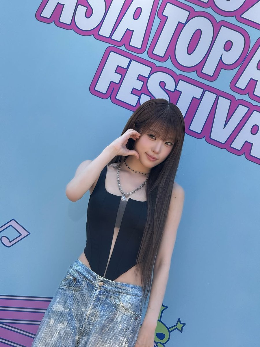 filowiz_'s tweet photo. To our sunshine ducky, Yena, happiest of birthdays!

Your contagious energy and whimsy always keeps us very smiley every day~

#최예나 #예나 #YENA
#HAPPY_YENA_DAY 
#364일_기다린_예나탄신일 https://t.co/MG1rnztBfy