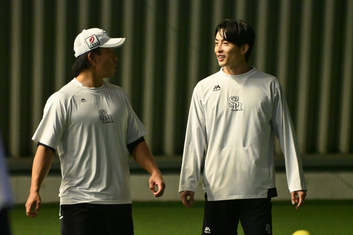 nishispo_hawks's tweet photo. 【筑後情報】

周東佑京選手と野村勇選手

#sbhawks https://t.co/5Er1W4h0T3