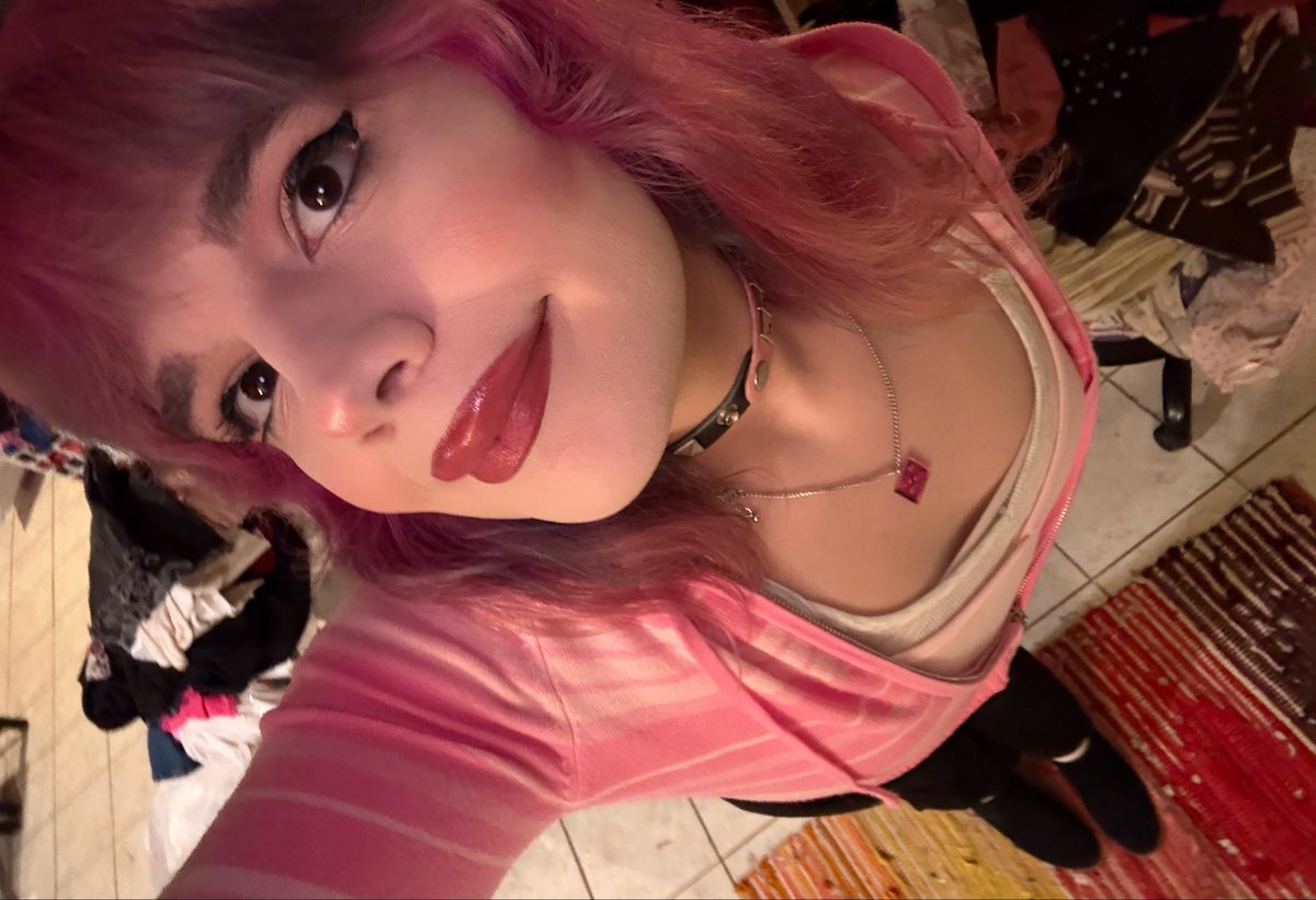 pinkbunnibun's tweet photo. GUESS WHAT ? I JUST DID MY FIRST SHOT OF ESTROGEN ISNT THAT PRETTY COOL ?! https://t.co/yc1wlJ7yHS