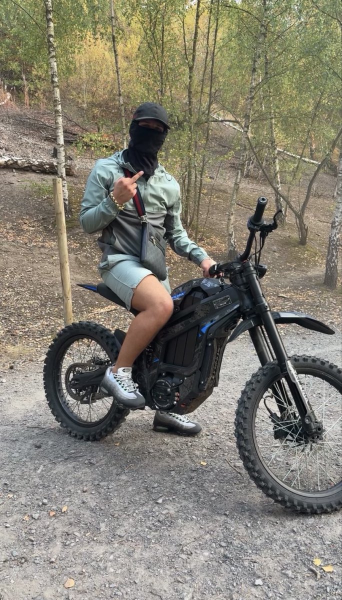theXZone_'s tweet photo. @dsquared115 @scallychavgear I’ve got some of the left lad, but the one on the right doesn’t really post anything. https://t.co/TMLubLDltJ