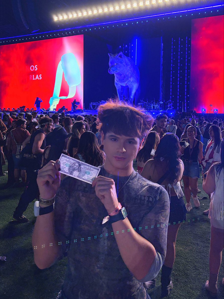 ferchu_finish's tweet photo. no me recupero de todo lo vivido este finde #LMYNLWorldTourMadrid https://t.co/AKhfuJBHWq