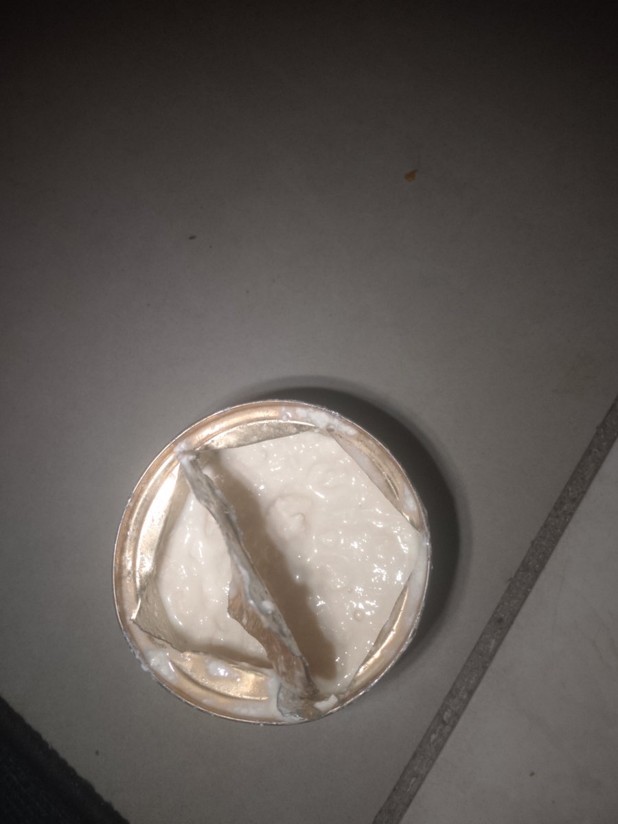 Miraclegg001's tweet photo. @PeakMilk 
I bought this tin milk from you just this evening, and this is what I saw. https://t.co/oCrxJcAHqY