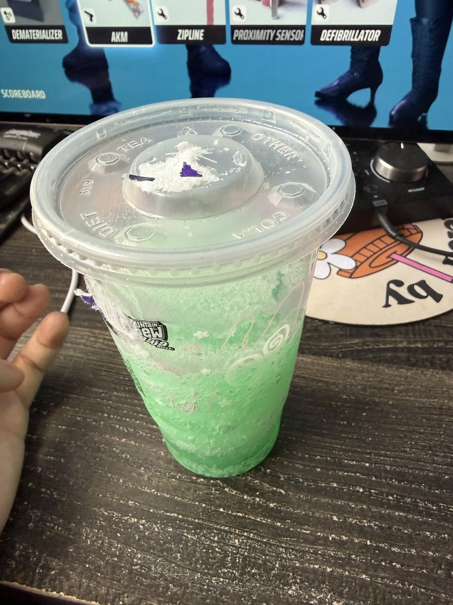 SincerelyyNaomi's tweet photo. The app not only didn’t allow me to order a regular Baja blast for some reason… but then I get a large freeze and it arrives like this.. 2/3 full lol @tacobell :( https://t.co/uL746aS3IH
