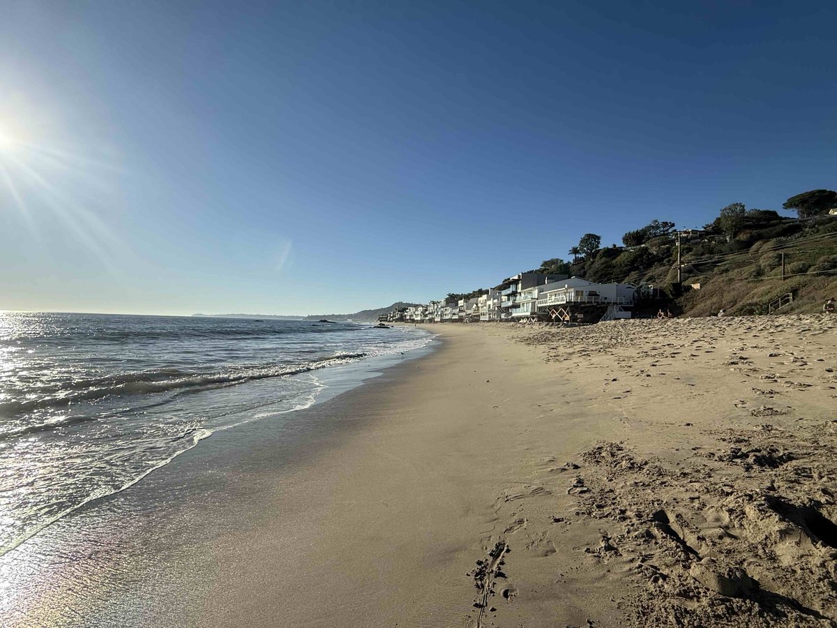 4_Malibu's tweet photo. Malibu rental owners: before changing the asking rent, review comparable homes, inquiries, showings, and lease terms. Our fall guide helps you identify what needs attention. https://t.co/LVEEyNhx8u #MalibuRealEstate https://t.co/9Jpb1nhcfJ