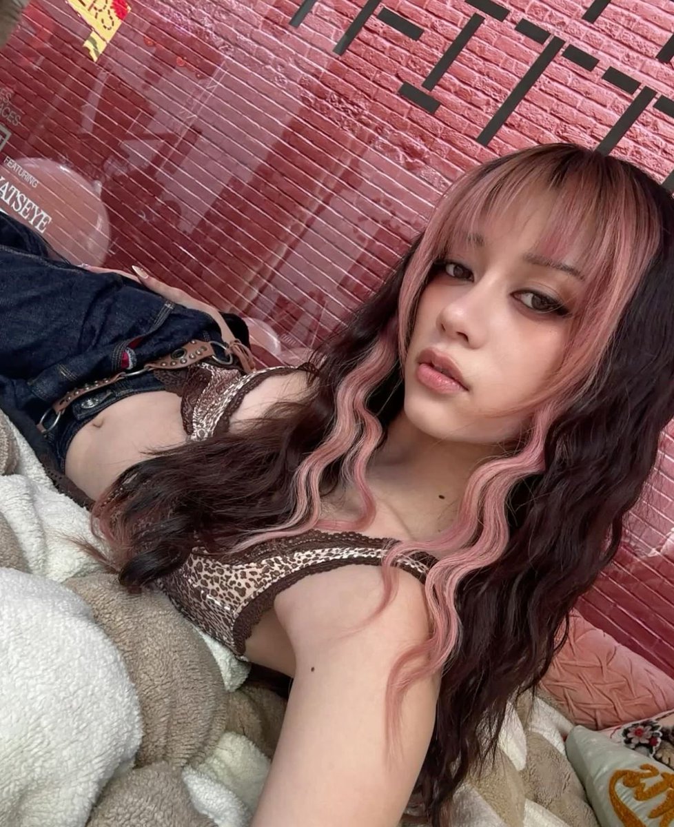 kitsnerush's tweet photo. pink megan you will never be forgotten 💝⭐️🍒 https://t.co/8PLWyLXRd4