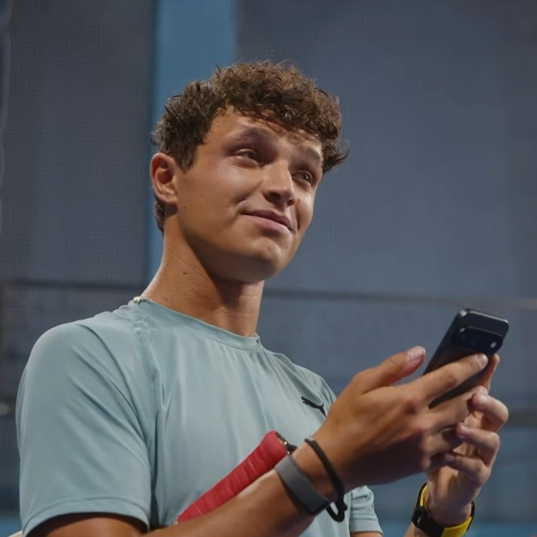 byetive's tweet photo. lando: jon, tenés idea lo que es cronica? https://t.co/LEQ00wIm3G