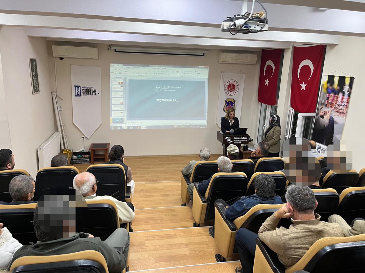 GiresunDsm's tweet photo. Eğitim ve iyileştirme faaliyetleri kapsamında Toplum Sağlığı Merkezinde görevli Çevre Sağlığı Uzmanı Halime Üstündağ ve Ebe Emine Kengil tarafından yükümlülülere yönelik “Çevre Sağlığı” konulu seminer düzenlendi.

#cte
#DenetimliSerbestlik https://t.co/pYO5RqYn1n