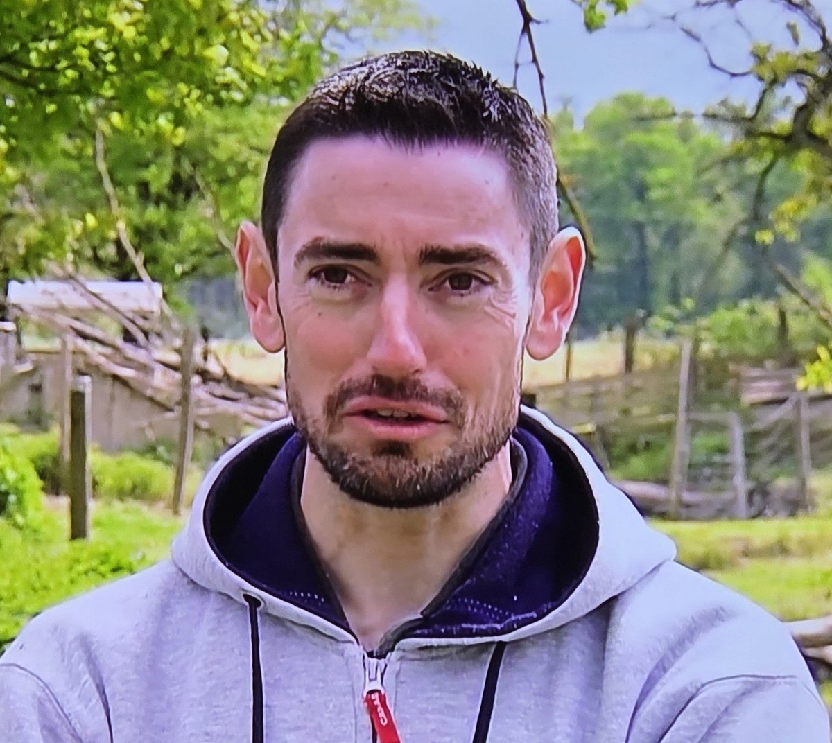 kg_steph's tweet photo. La différence est tellement incroyable qu'il est difficile de croire que c’est la même personne 🤯 #adp2026 #adp #adp26 https://t.co/ju7CWlAr9e