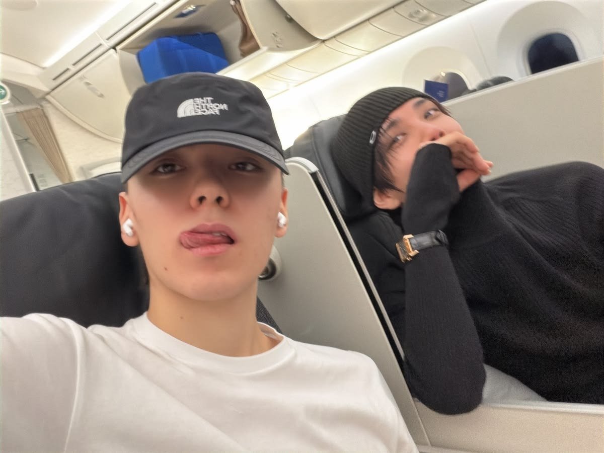 cheolhanglazer's tweet photo. i think about this american bros selca from time to time https://t.co/nhvTpxs0vu