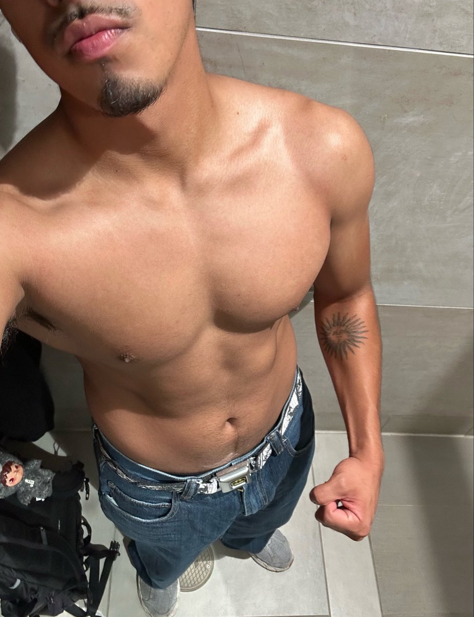 notmxrtinoo's tweet photo. Abs coming back for Halloween #gym https://t.co/XbFDSgMMsm