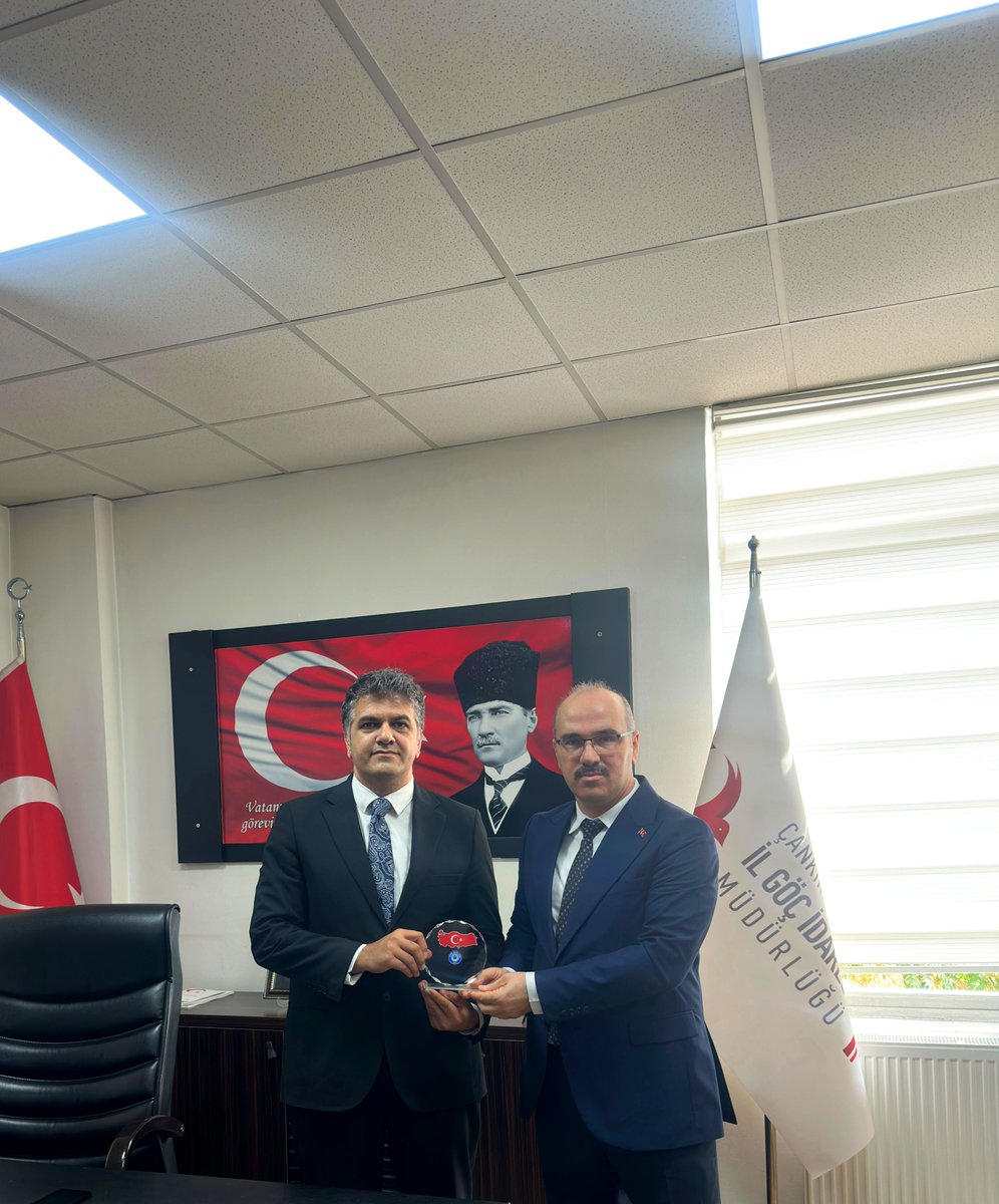 ondesc_'s tweet photo. Türk Büro-Sen Çankırı Şube Başkanı Sayın Yakup Eskimez ve beraberindeki heyet Müdürlüğümüze hayırlı olsun ziyaretinde bulundular. Başkanımıza ve değerli çalışma arkadaşlarına teşekkür ederim. https://t.co/qn18DwIebj