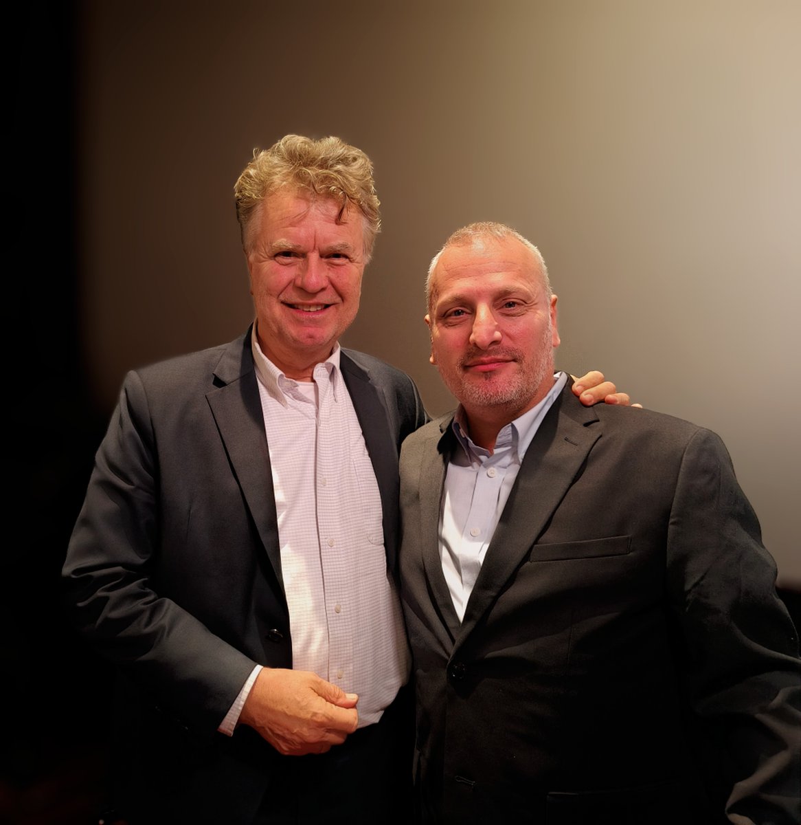 DittrichBoris's tweet photo. Bij de boekpresentatie 'The Jew in Dutch Cinema' van de Israelisch-Nederlandse filmmaker Eyal Boers in het Tuschinski Theater Amsterdam. Op de filmfoto ('Zes jaren' over het studentenverzet in Leiden) uit 1946 Jan Glastra van Loon, de latere D66 staatssecretaris van Justitie. https://t.co/LGI6xcV0ET