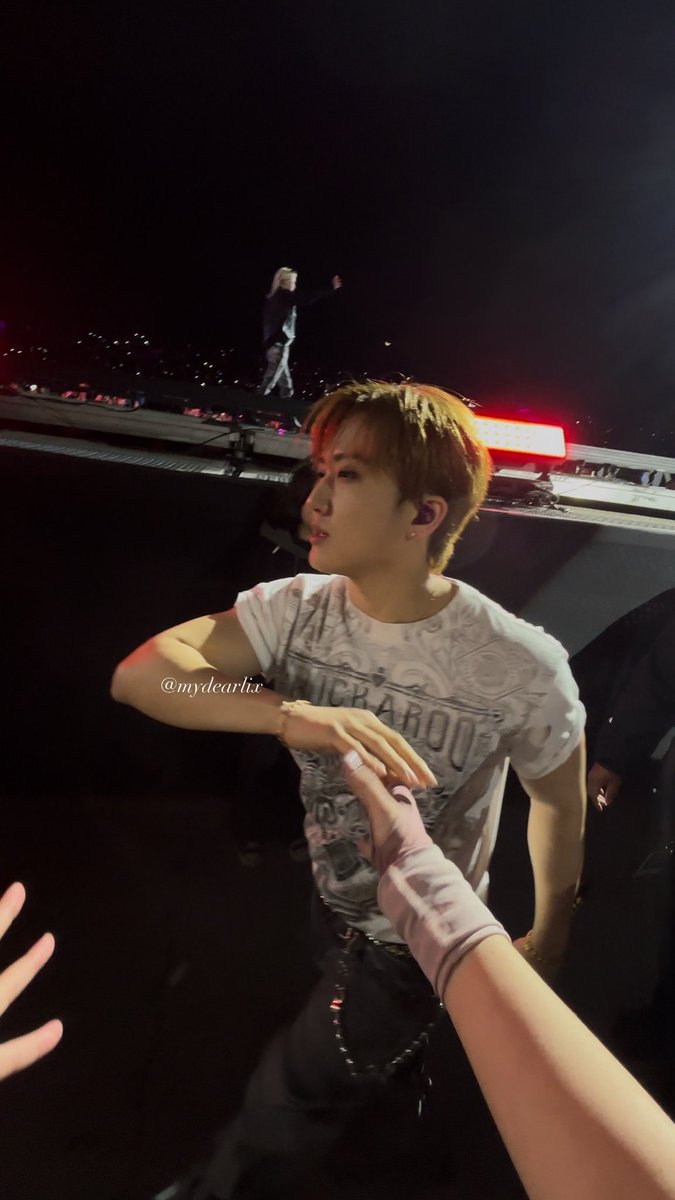 mydearlix's tweet photo. @Shenzhha yo jwkdkd llegamos cm a las 17:30 https://t.co/usOSd5MXqY