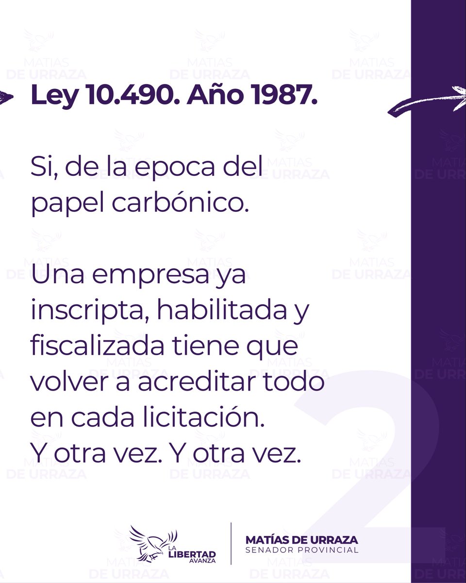 Matiasdeu's tweet photo. La Provincia te pide el mismo papel dos veces. Y si no lo traés, no cobrás. 📄📄
La Ley 10.490 se sancionó en marzo de 1987 y sigue vigente. Obliga a toda empresa que participe en licitaciones de obras, trabajos o servicios públicos a presentar los comprobantes de pago de sus obligaciones laborales y previsionales para inscribirse en los registros de proveedores, para que le adjudiquen, y de nuevo, periódicamente, durante el contrato. Si falta un papel, no le visan los certificados para cobrar.
¿El problema? Esas empresas ya están registradas, habilitadas y controladas por los organismos de fiscalización laboral y previsional. El Estado les pide que demuestren lo que el propio Estado ya controla.
Por eso nosotros presentamos el proyecto para derogarla. No eliminamos ningún control: los controles siguen, y los hace quien corresponde. Lo que eliminamos es la burocracia duplicada que frena la obra pública y le complica la vida al que trabaja.
Menos sellos, más obra. 💪
#Legislatura #ProvinciaDeBuenosAires #MenosBurocracia