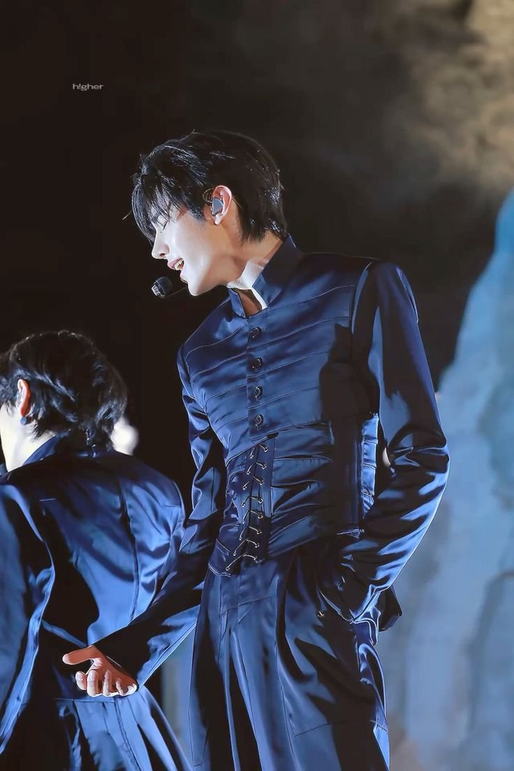 maityhoon's tweet photo. please be an outfit repeater just once https://t.co/P5TgTMcLVh