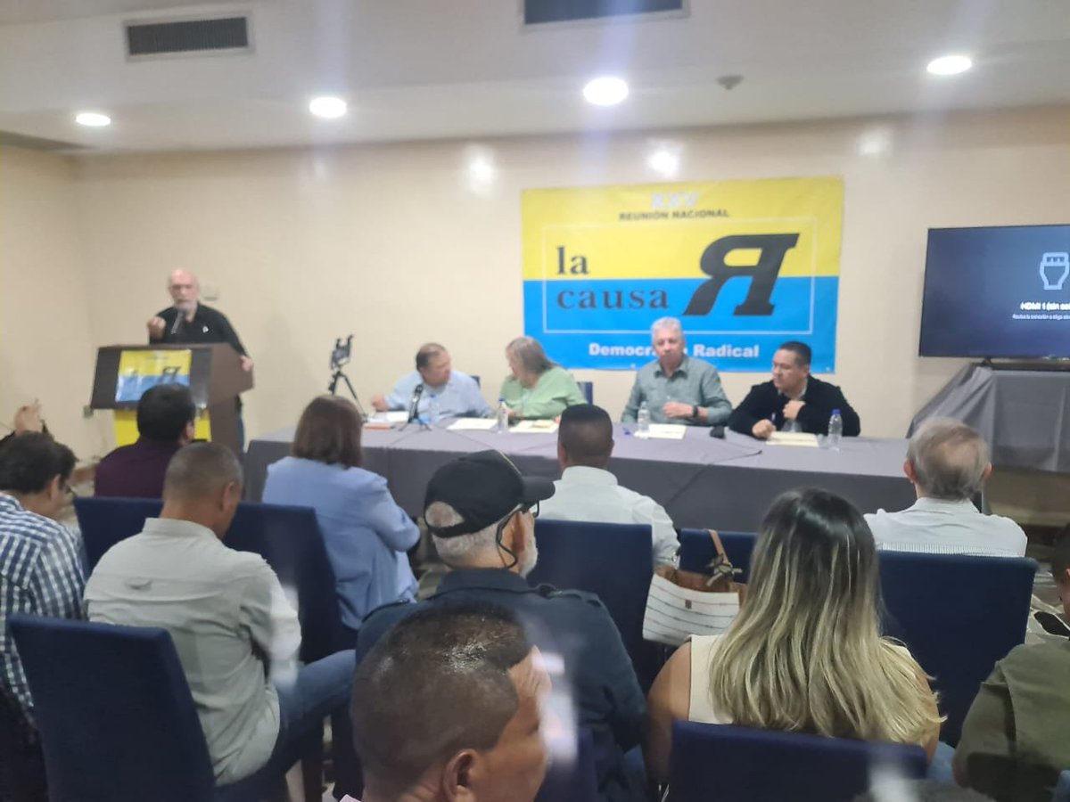 LaCausaRZuliaOf's tweet photo. LCR-ZULIA saluda complacidos
esta extraordinaria jornada maratónica pero edificante y restauradora del impulso vital que nos dejan nuestros máximos líderes. 
EL DR. RONMEL CALOGERO, DR. OSCAR MORILLO, DIR. PROVEA Y NUESTRA CORINA YORIS CUYAS PONENCIAS HAN SIDO MAGISTRALES. https://t.co/I8uMZ553sG