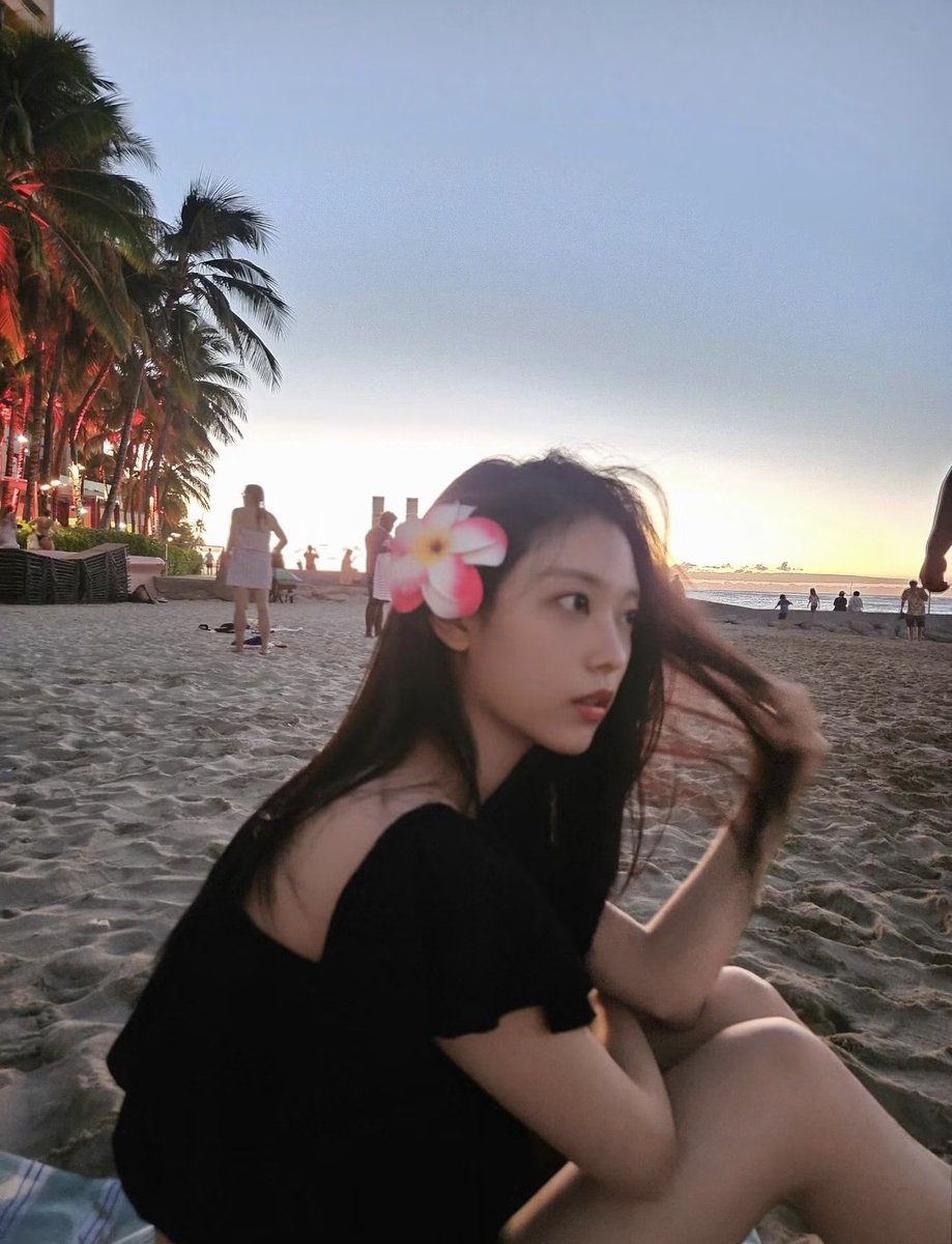dollkiisss's tweet photo. julia praiana https://t.co/0a0uMIhAV2