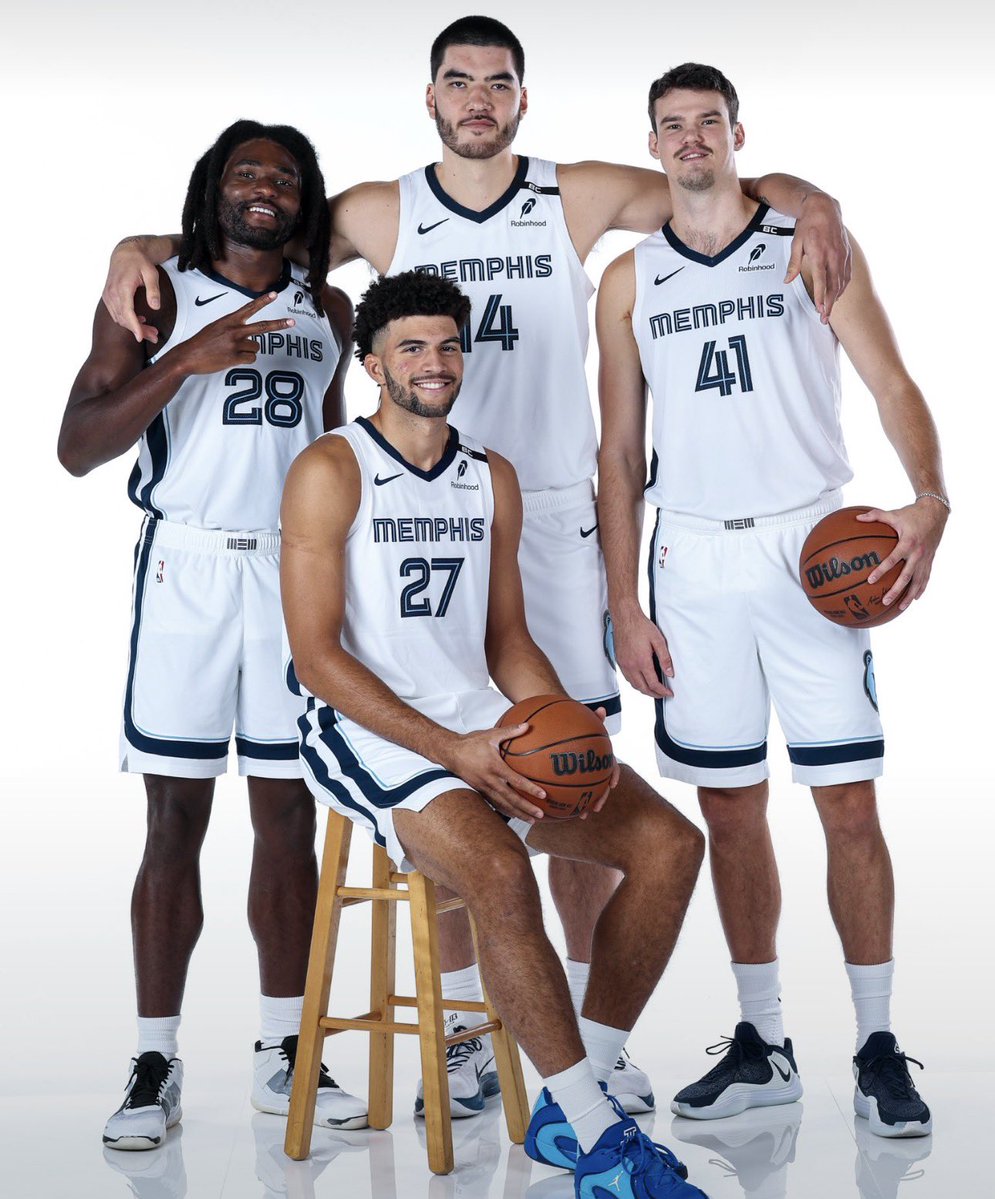 UofBasketball's tweet photo. This is a really good and well rounded front court don’t care what anyone says https://t.co/7C9M2Iv51l