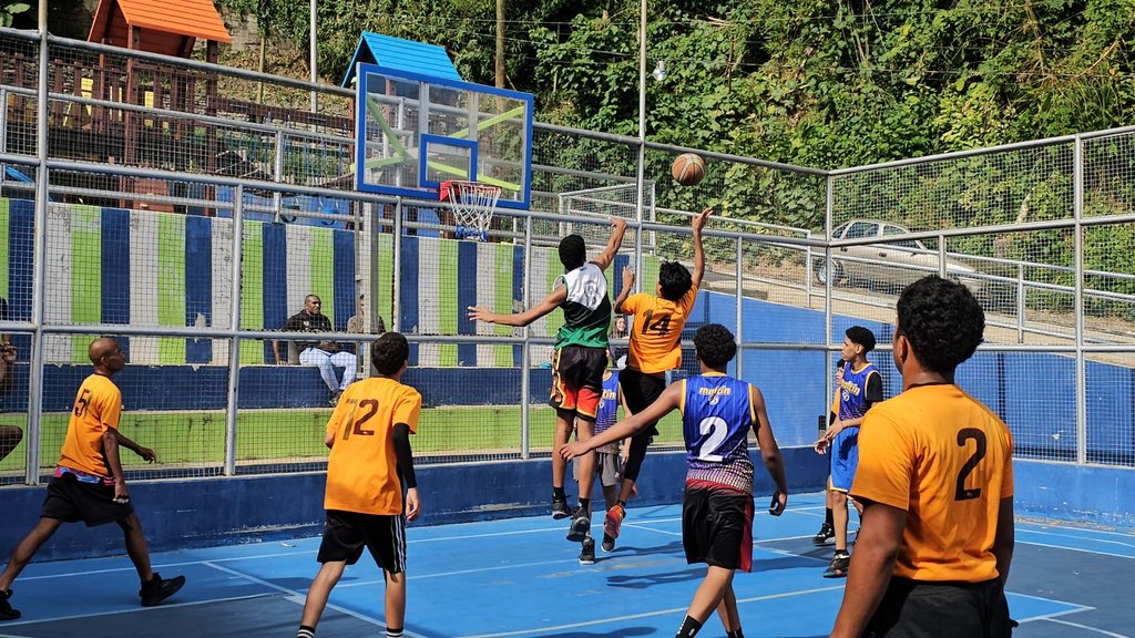 ElHatillo's tweet photo. ¡En El Hatillo el deporte no para!💪🏻

Seguimos impulsando las actividades deportivas en todo el municipio ✅👏🏻

📍Polideportivo El Calvario 

#AlcaldiaElHatillo #FernandoMelena https://t.co/CT74C0xkKJ