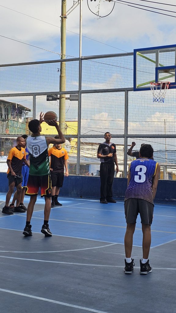 ElHatillo's tweet photo. ¡En El Hatillo el deporte no para!💪🏻

Seguimos impulsando las actividades deportivas en todo el municipio ✅👏🏻

📍Polideportivo El Calvario 

#AlcaldiaElHatillo #FernandoMelena https://t.co/CT74C0xkKJ