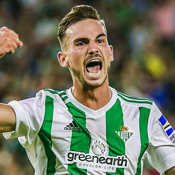 FabrizioRomano's tweet photo. 💚🤍 Fabián Ruiz: “I am a big Real Betis fan, the whole world knows that. I’d love to RETURN one day”.

“Now it’s not the right time, I’m happy at PSG. One day, for sure, yes”. https://t.co/NCygQSBcQr