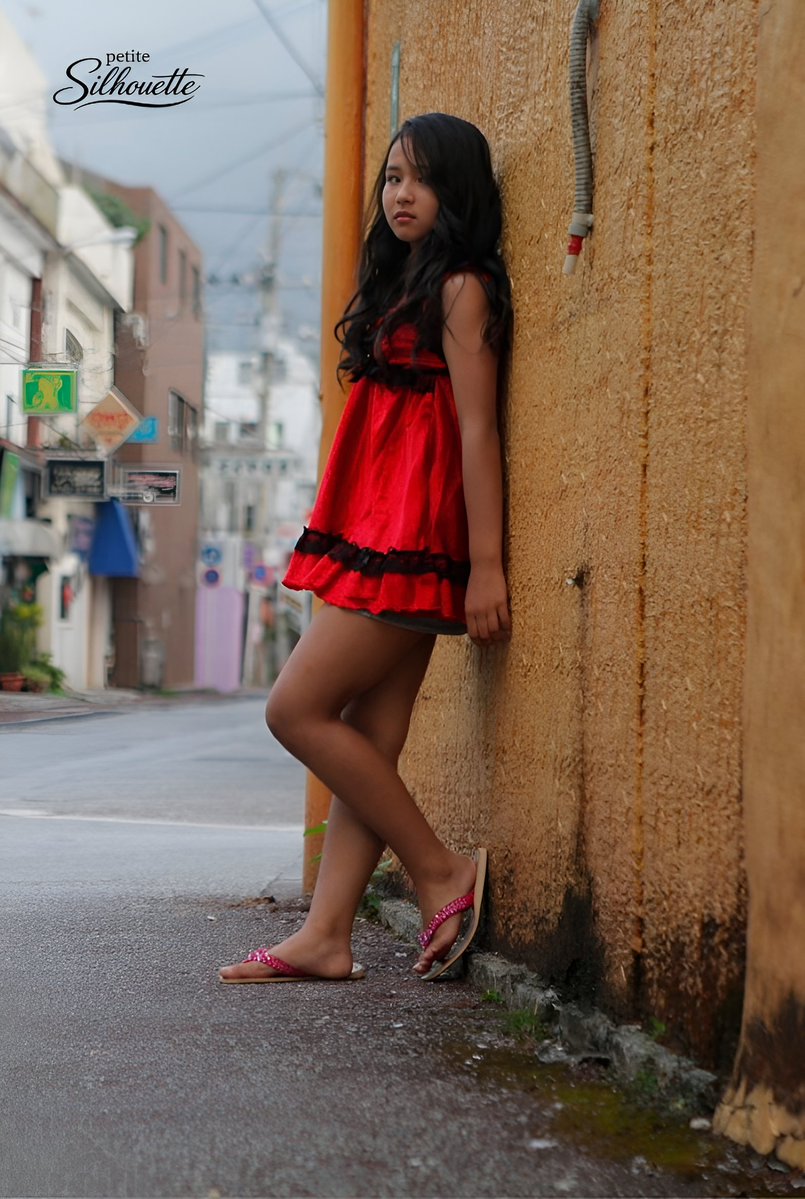 petitep1zz's tweet photo. A Splash of Red in the Quiet Streets of Japan https://t.co/CCCXO0HIXZ