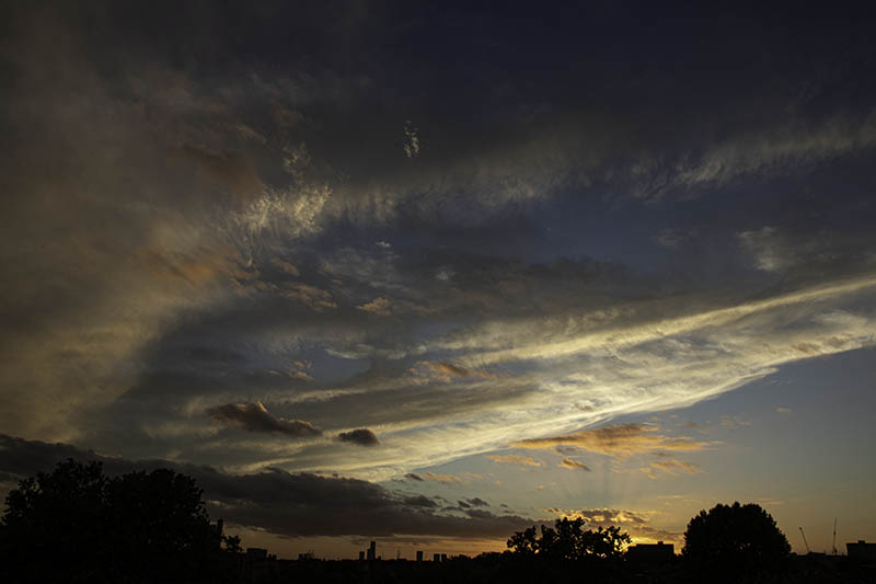 eugpower's tweet photo. ©Western SkiesPhotography #skies #clouds #cloudscape #cloudscapephotography #sunset #sunsets #sunsetphotography #weather #weatheraware #climatechange #climatechangeisreal #urbanphotography #climatechangeart #londonartist #trellicktower #grenfelltower https://t.co/1nAQactoXe