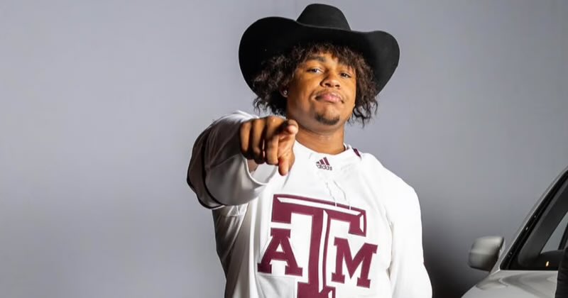 LandynRosow's tweet photo. Despite Texas A&amp;M on-field struggles Mark Matthew’s isn’t wavering his commitment. 

“I’m an Aggie.” 

More here on https://t.co/DK1NclbL24 

@mark95matthews @Websidercom https://t.co/9kwBcH78q3