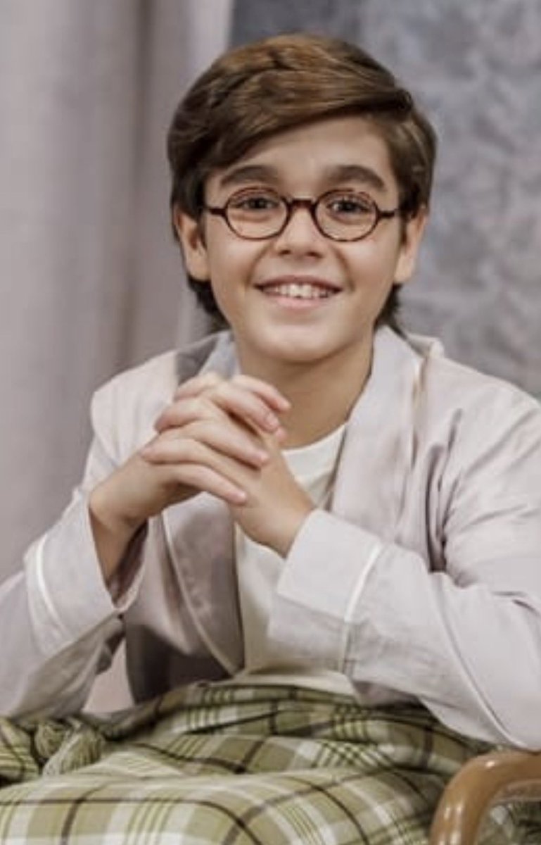 s3ufuturoex's tweet photo. Gente o que essa geração andou comendo? O Xande Valois era uma criança até ontem e hoje em dia tá assim https://t.co/qRKxegfMbN