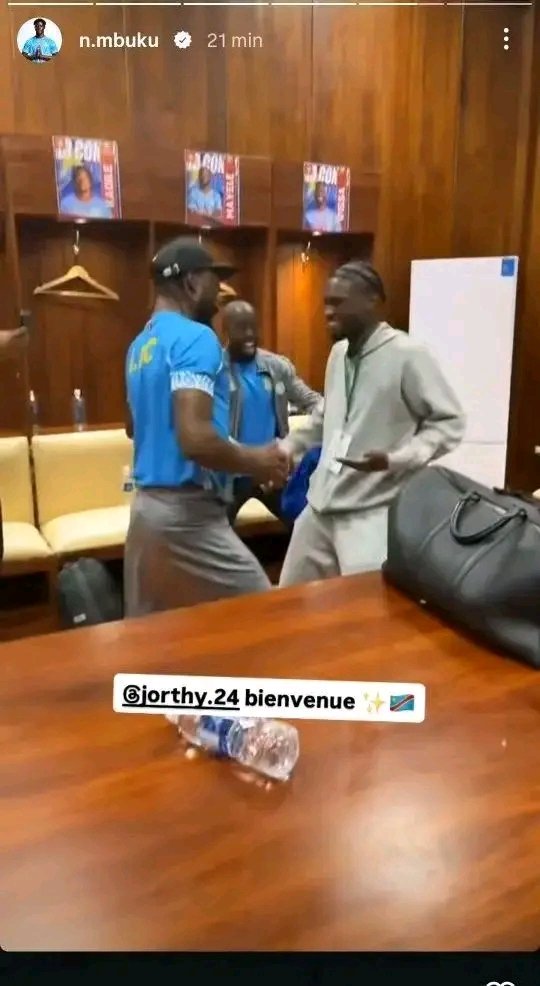 mumbilay's tweet photo. #Arretsurimage 😂🇨🇩 JORTHY MOKIO AVEC LES LÉOPARD APRÈS LA VICTOIRE 🔥🥰 https://t.co/3WhLTTpgU1