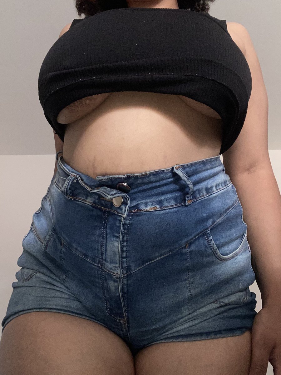 pretinhaprivy's tweet photo. quero começar a academia logo 🥲 https://t.co/Q3tIHcMvbv