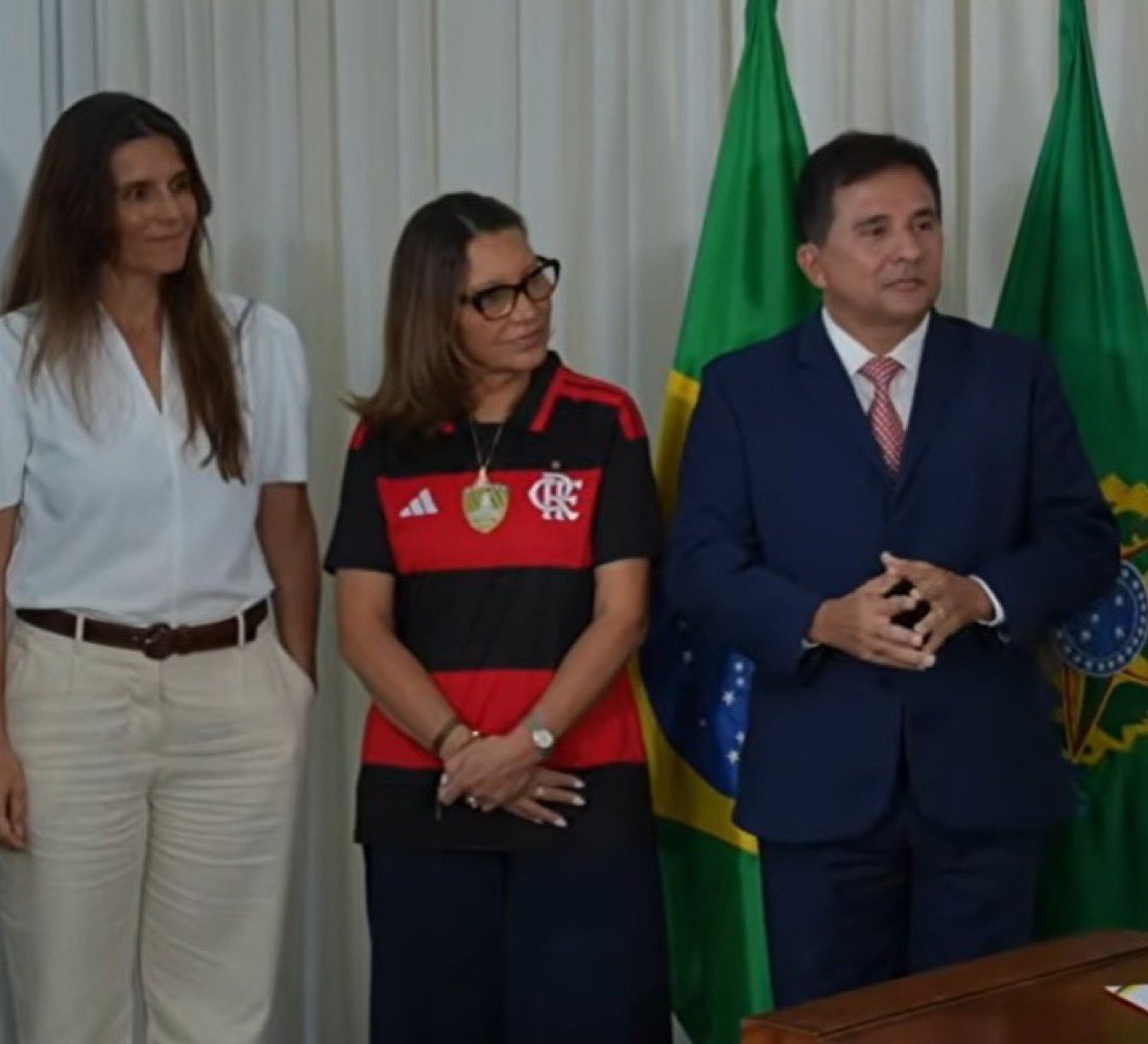 nikolas_dm's tweet photo. Colocaram a Janja pra melhorar a imagem do Lula com a torcida do Flamengo. Que jogada genial!!! Agora é Flávio 1º turno. https://t.co/9VxK0sZ8nU