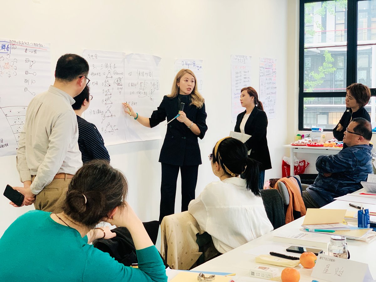 Debby1m9's tweet photo. Acabo de compartir conocimientos prácticos sobre marketing digital con emprendedores locales! Un día increíble lleno de preguntas creativas y conexiones geniales. Gracias a todos por participar! https://t.co/qC1UbAp6wA