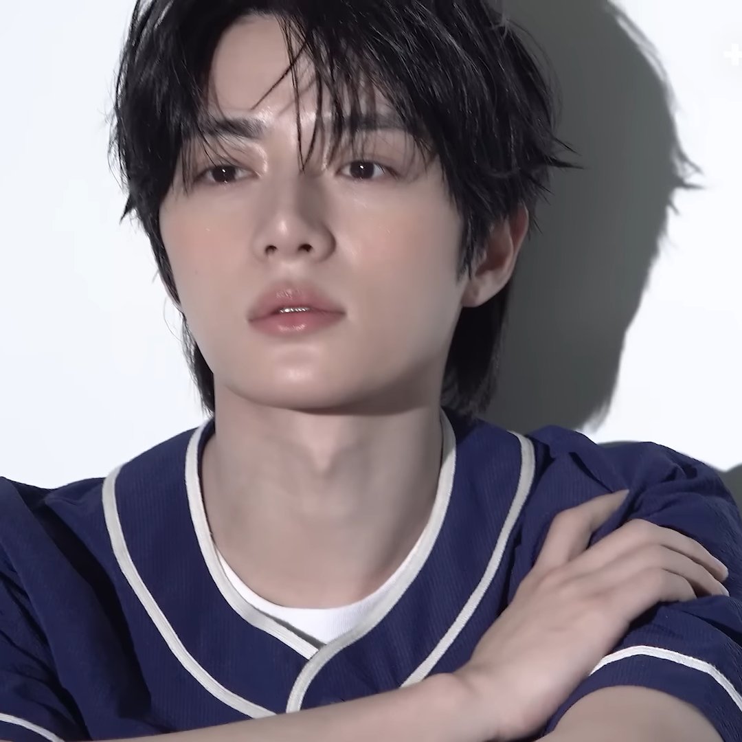 ghostingsoobin's tweet photo. this is what you call a model's face btw https://t.co/l1R0sJrInW