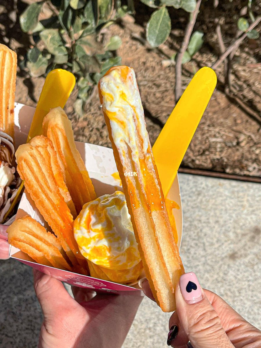 JoeSmarttvg's tweet photo. Churros crujientes recién hechos con azúcar canela! Un bocadillo caliente para alegrar la tarde en la calle.， https://t.co/fLDunpbbNV